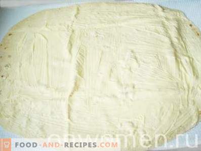 Lavash roll cu pui, brânză și castraveți proaspeți