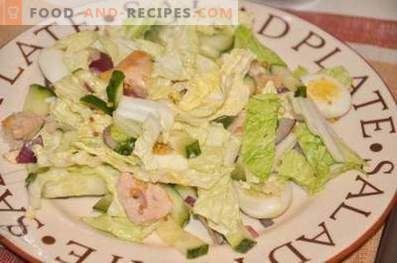 Salată cu ficat de cod și ouă de prepeliță