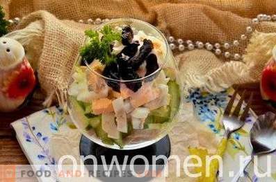 Ladies Caprice-salade met kip en gedroogde pruimen