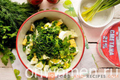 Salată cu usturoi sălbatic, ouă și castraveți