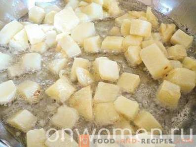 Cartofi prăjiți într-o tavă cu ciuperci