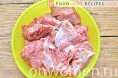 Carne de porc și carne de vită într-o tigaie