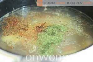 Bohnensuppe in einem langsamen Kocher