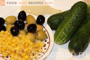 Salată cu calmar, porumb și castraveți