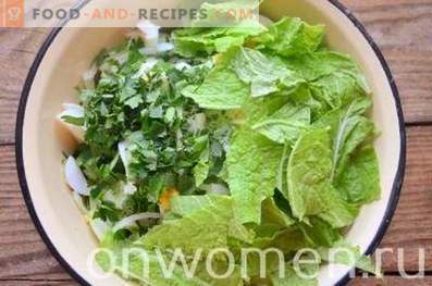 Salată verde cu ouă și castravete