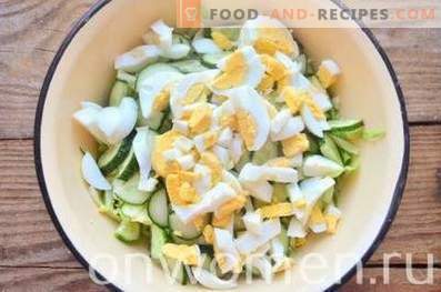Salată verde cu ouă și castravete