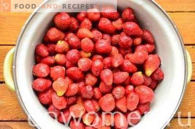 Conserve de căpșuni cu fructe întregi