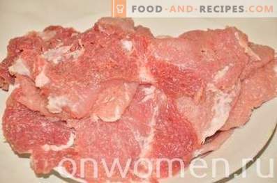 Carne de porc pe pernă de cartofi în cuptor