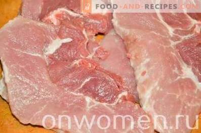 Carne de porc pe pernă de cartofi în cuptor