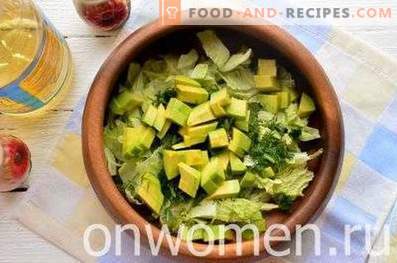 Salată cu avocado și pere