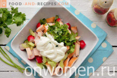 Salată cu țelină și pui afumat