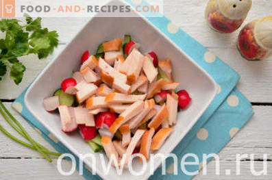 Salată cu țelină și pui afumat