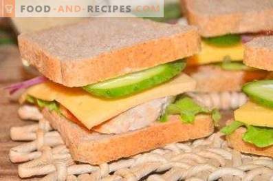 sandviș de pui, brânză și legume
