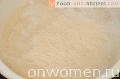Orez vermicelli cu pui în sos de soia