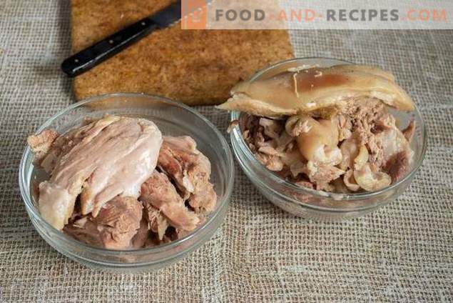 Salată de jeleuri și de carne - 2 felii de mâncare de la 1 cot de porc
