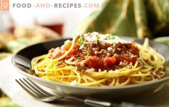 Spaghete într-un aragaz lent - gustos și rapid. Variante de spaghete într-un aragaz lent, cu carne tocată, brânză, ciuperci, ouă, roșii